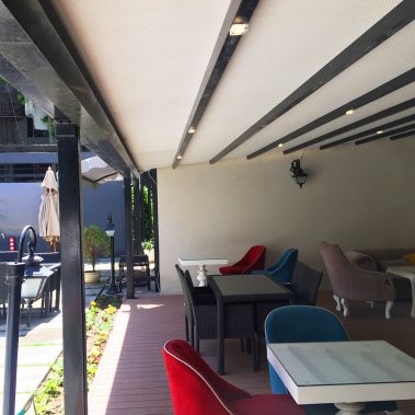 سقف-اتوماتیک-کافه-کتاب