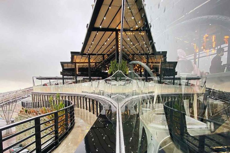 سایبان-برقی-رستوران-فلای-لند-شاخص سایبان-برقی-رستوران-فلای-لند