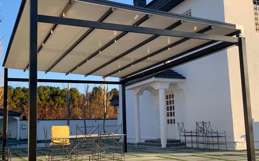 سایبان-متحرک-ویلا-زیبا-دشت