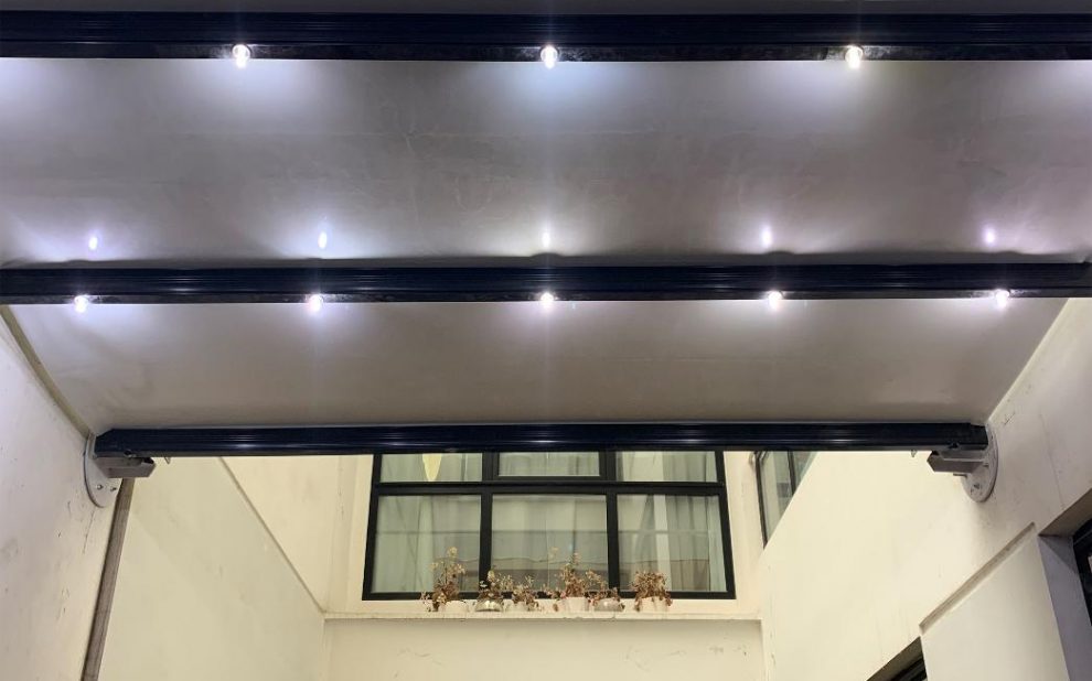 سقف-متحرک-نورگیر-الهیه