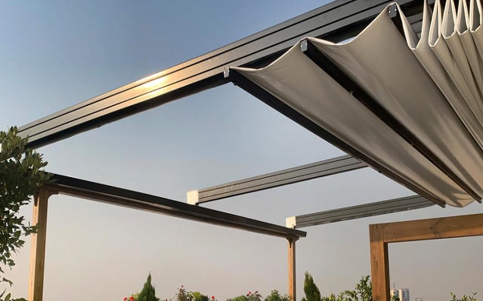 سقف برقی رستوران شاخص