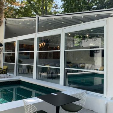 پنجره-گیوتینی-رستوران-ایوان-ربط