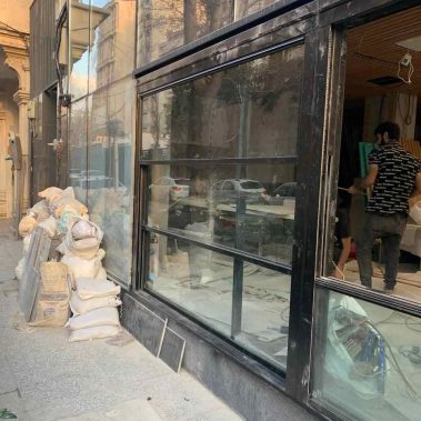 پنجره گیوتینی فروشگاه تیفانی