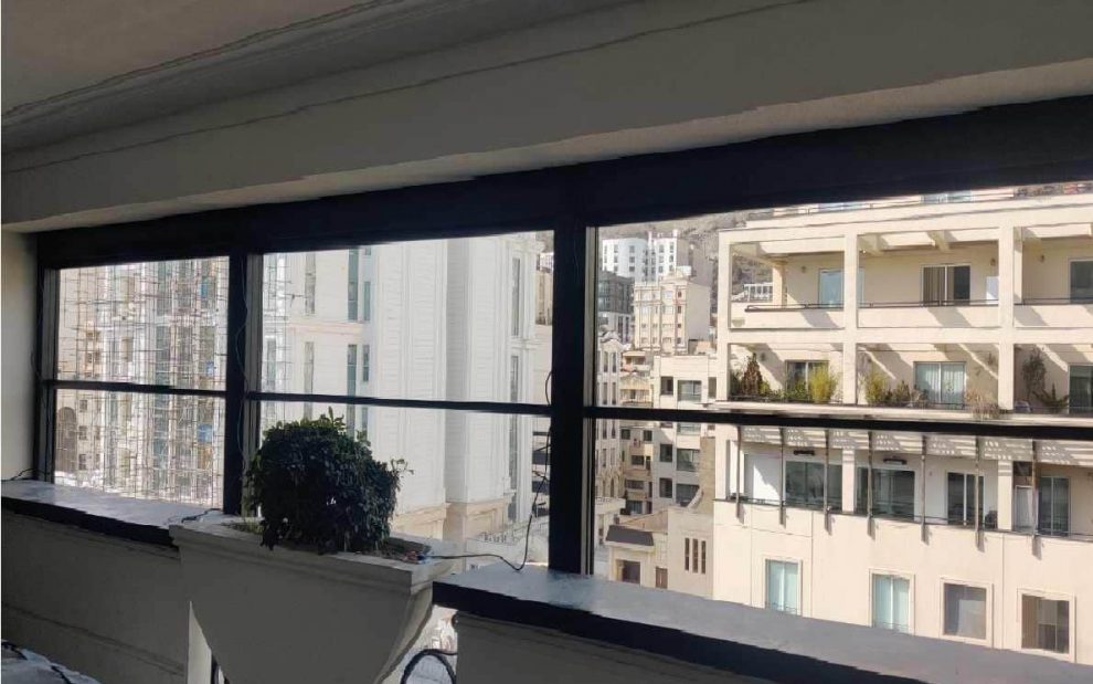 پنجره گیوتینی برج اوانگارد