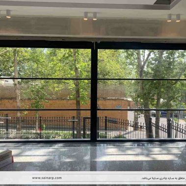 شیشه گیوتینی رستوران