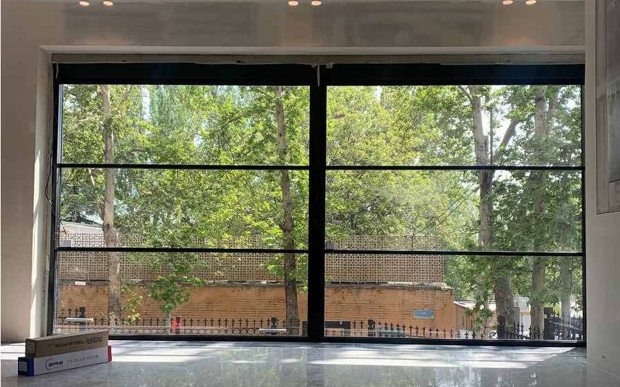 شیشه گیوتینی رستوران