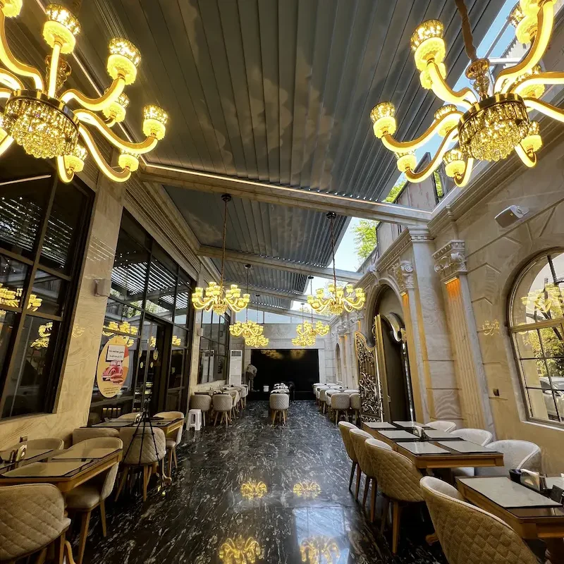پروژه-سقف-متحرک-آلومینیومی-کافه-رستوران-ده-حقی-تهران-Tak-restaurant-aluminium-retractable-roof