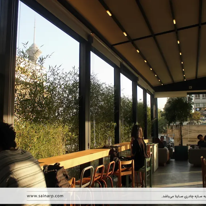 پنجره-گیوتینی-و-سقف-متحرک-کافه-لمیز-تهران-lamizcoffee-retractable-roof-and-Guillotine-window